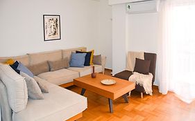 Spacious Modern Apartment In Pagkrati